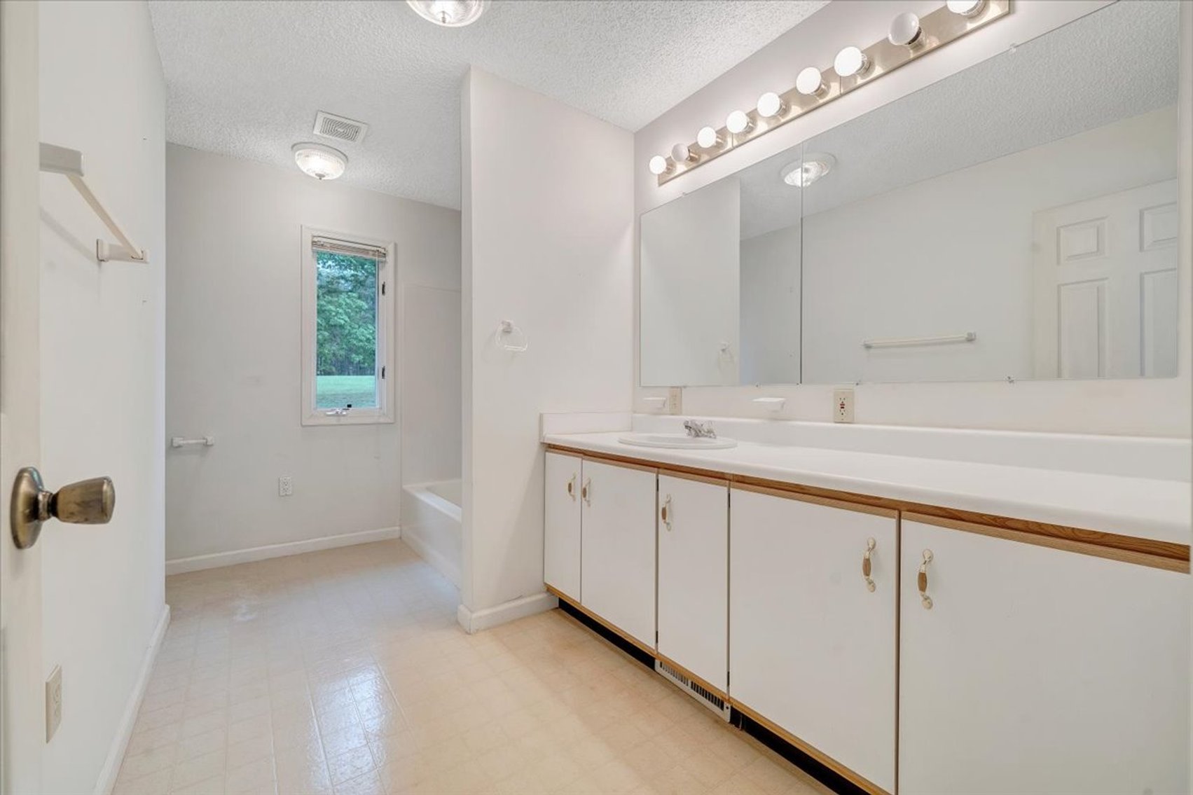 Image for 205 Park Shores Circle Real Estate Auction