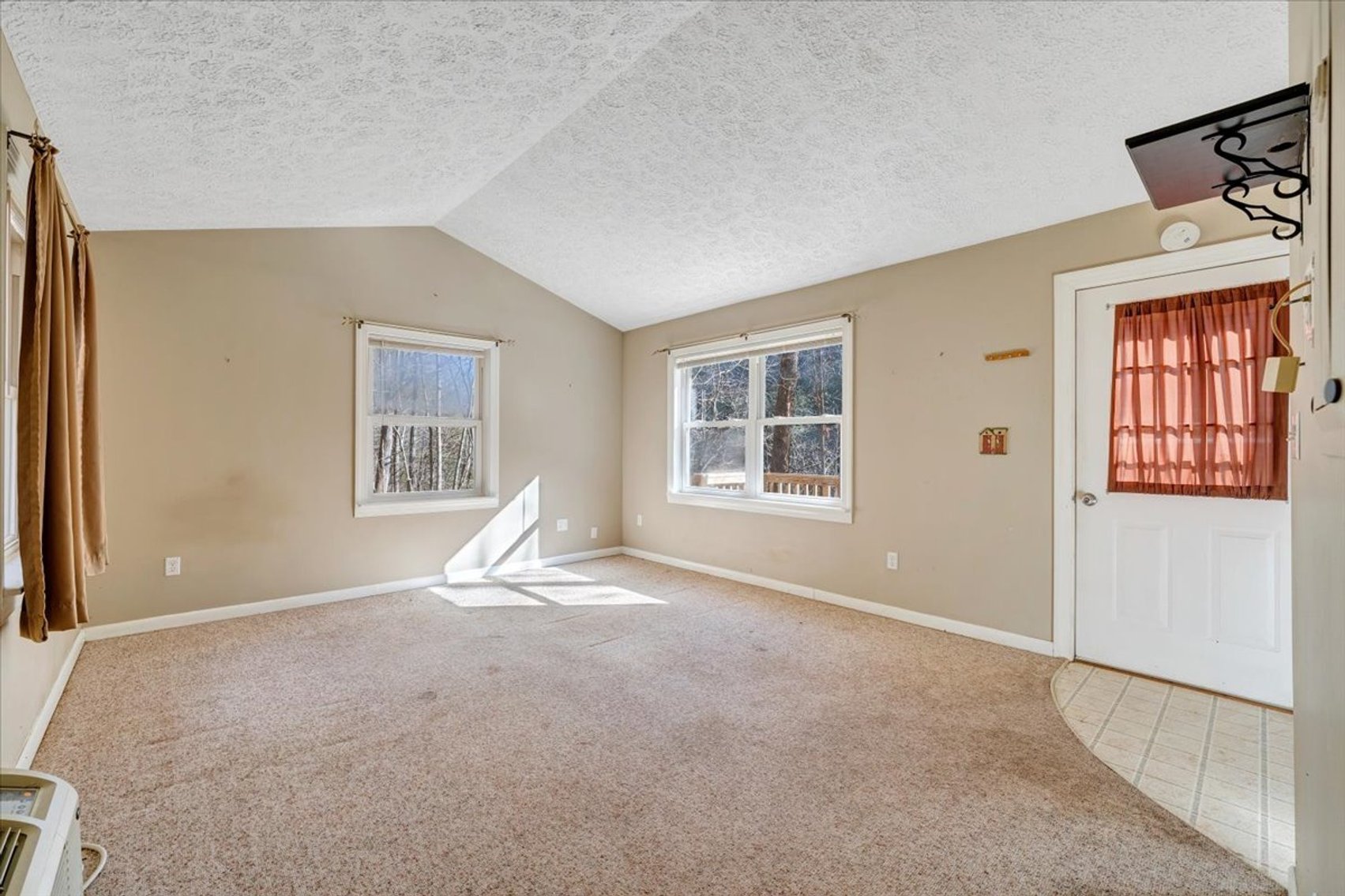 Image for 365 Isolane Road Real Estate Auction