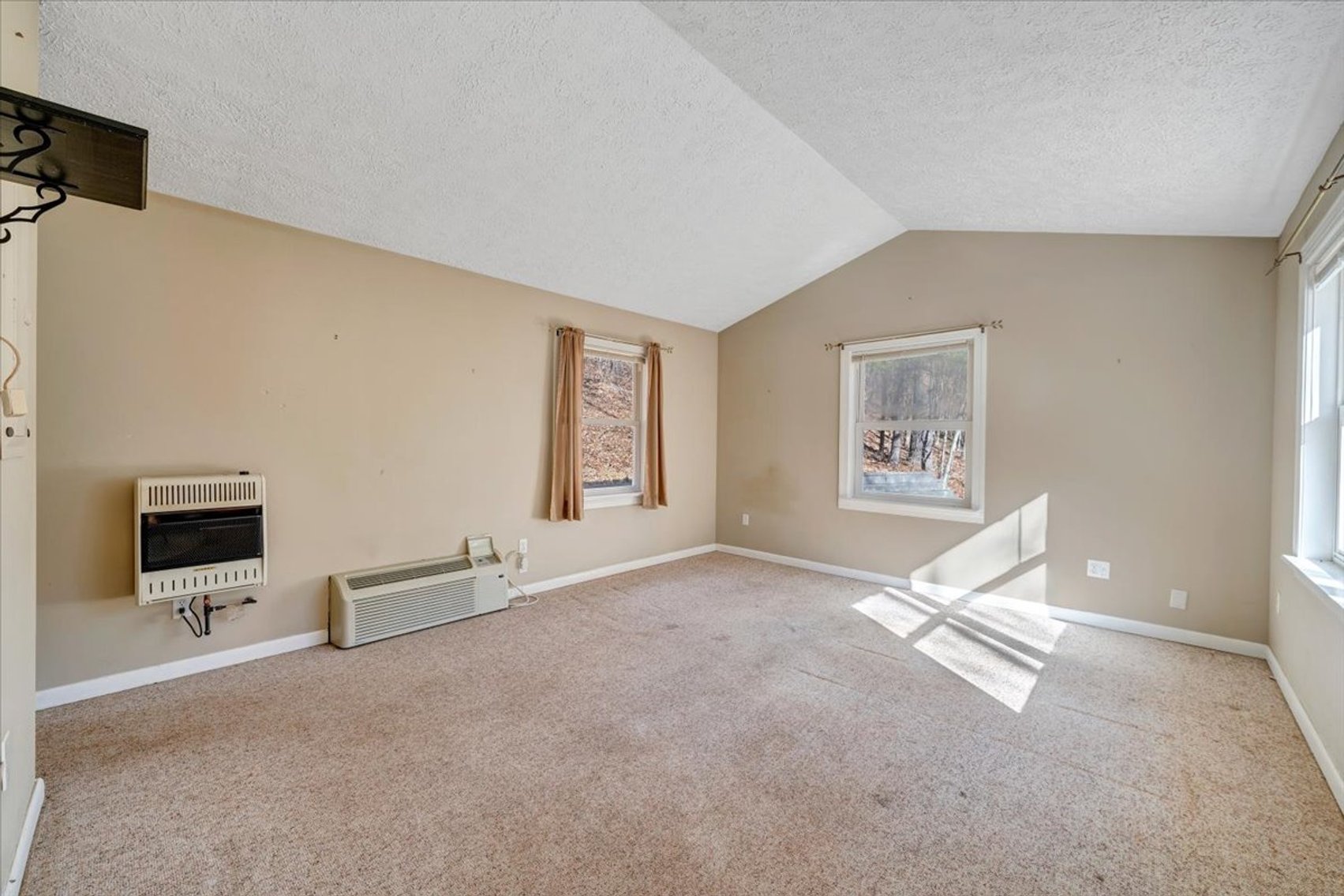 Image for 365 Isolane Road Real Estate Auction