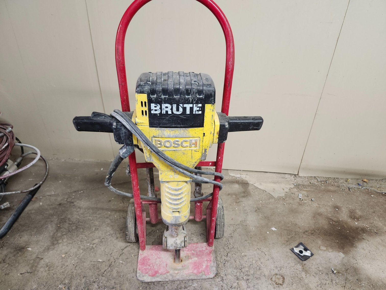 Image for BOSCH BRUTE 115V JACK HAMMER W/4 BITS AND CART