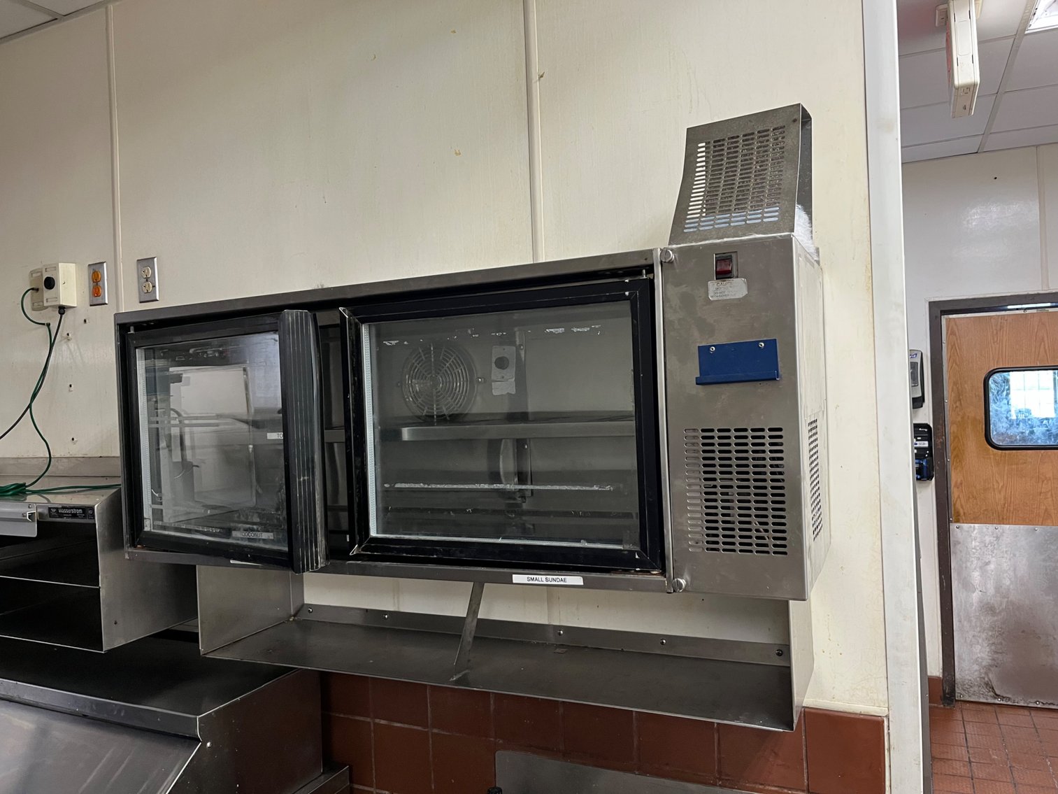 Image for Former National Chain Restaurant – Commercial Kitchen, Refrigeration & Dining Fixtures