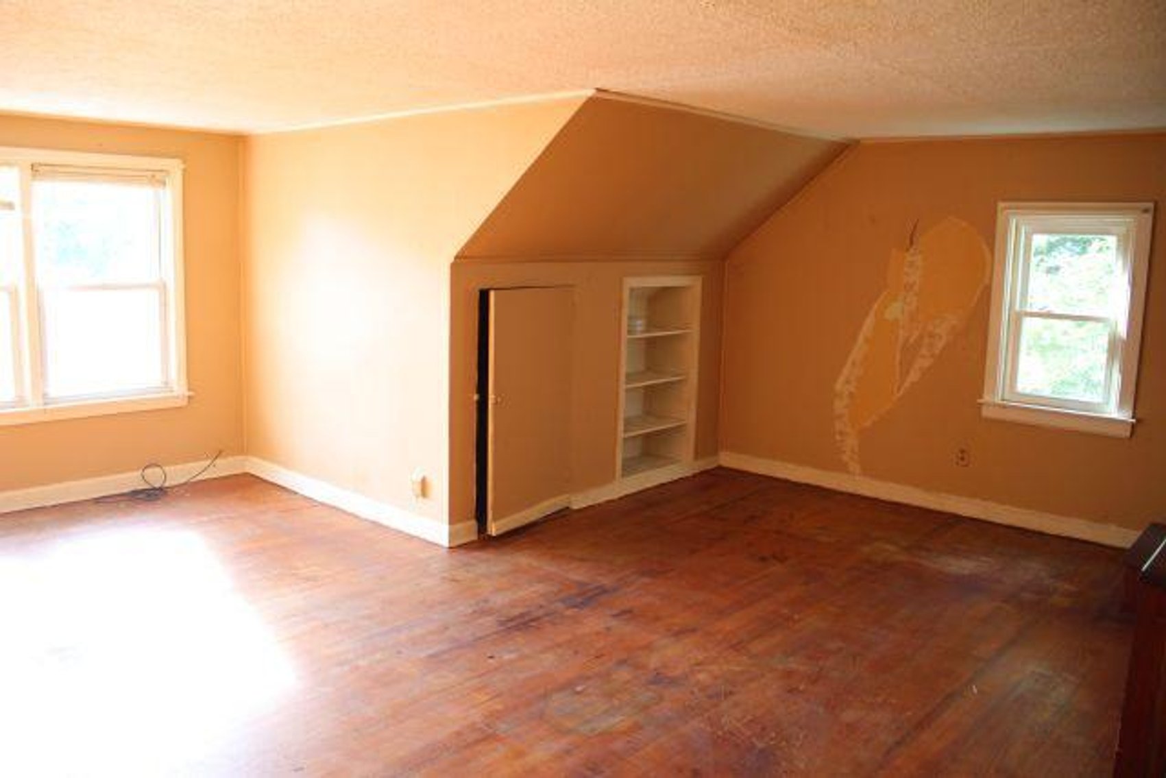 Image for ABSOLUTE REAL ESTATE AUCTION