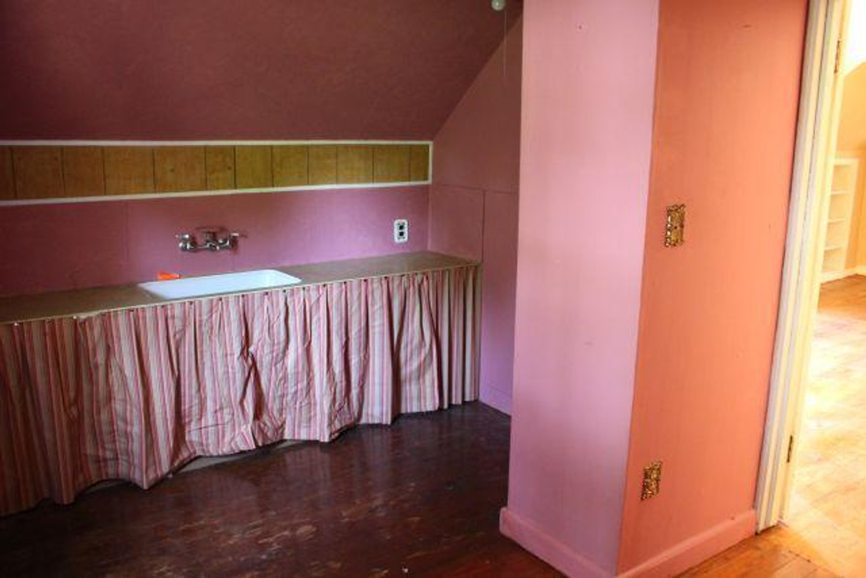 Image for ABSOLUTE REAL ESTATE AUCTION