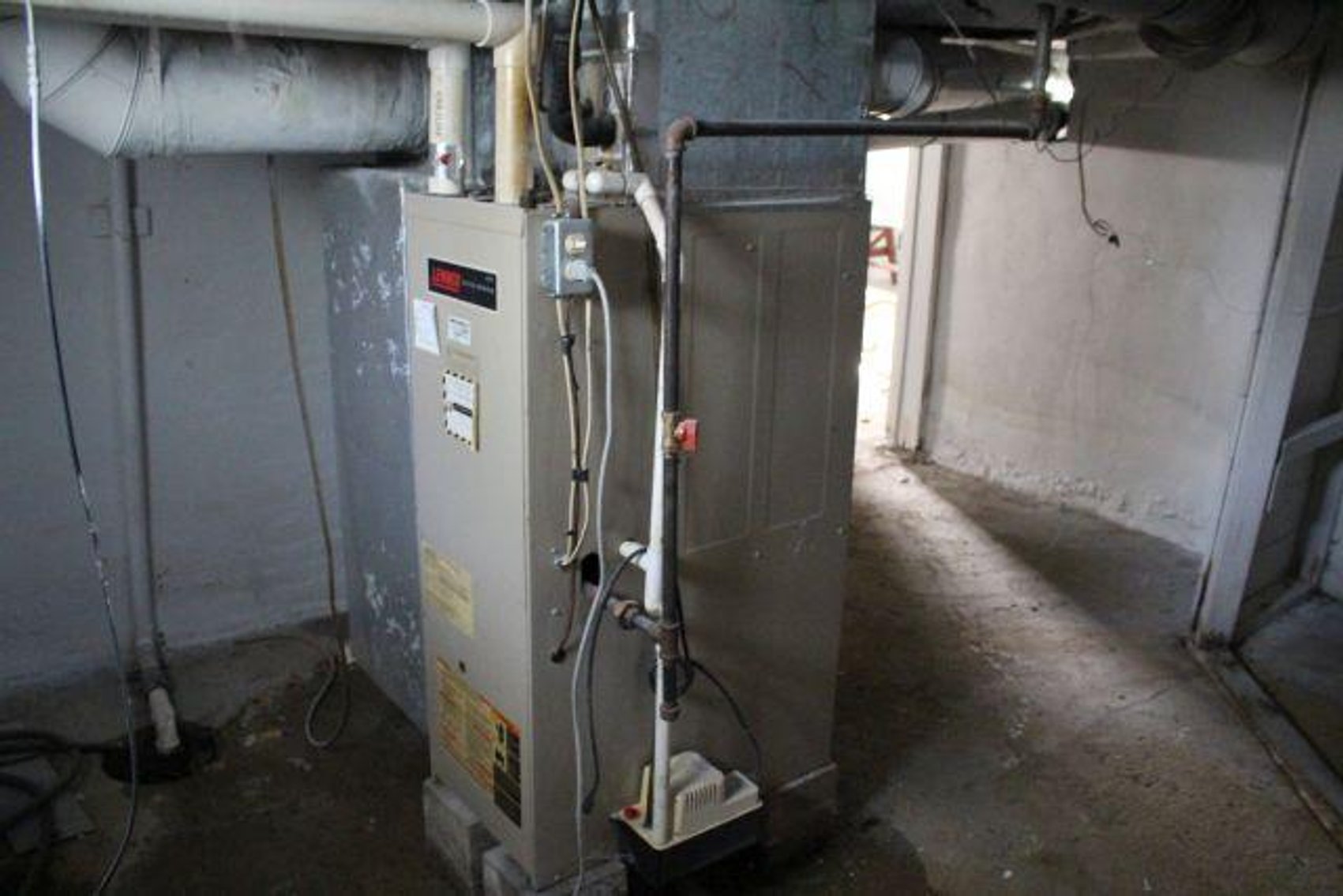 Image for ABSOLUTE REAL ESTATE AUCTION