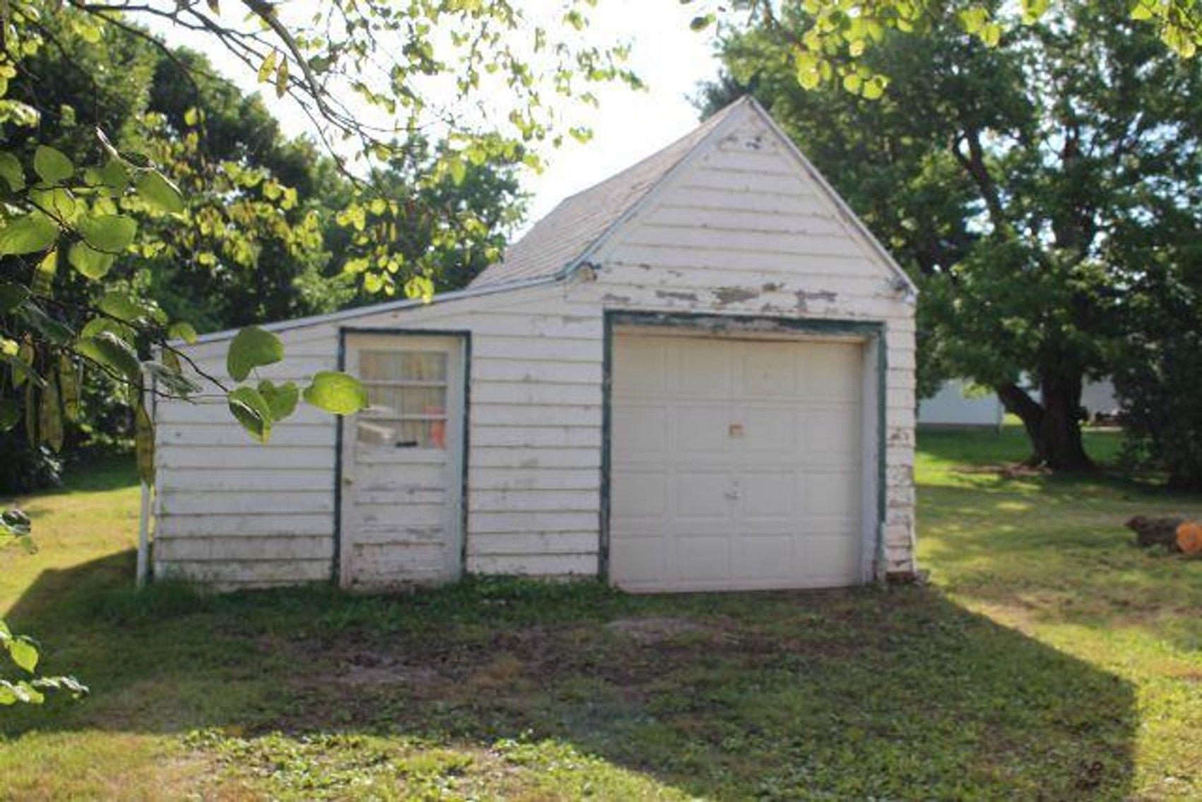 Image for ABSOLUTE REAL ESTATE AUCTION