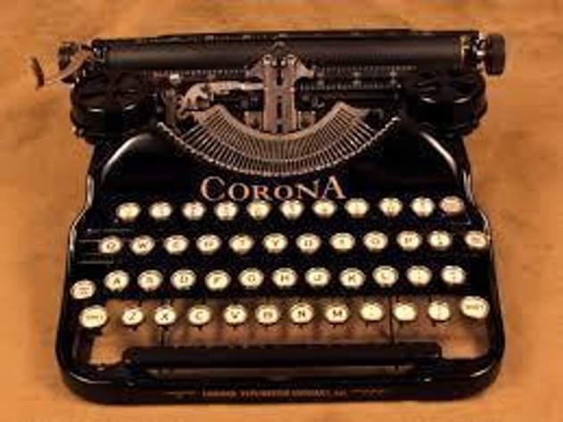 Vintage 1940's Type Writer