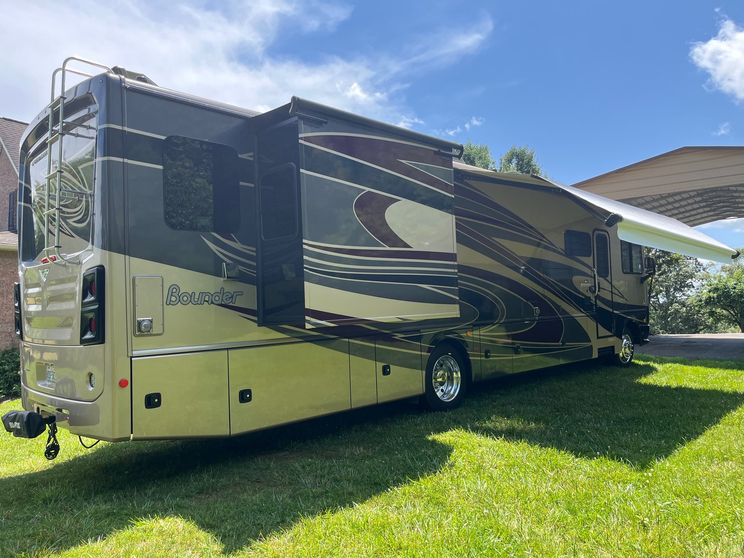 2019 Fleetwood Bounder Model 36F (39 ft long) Motorhome