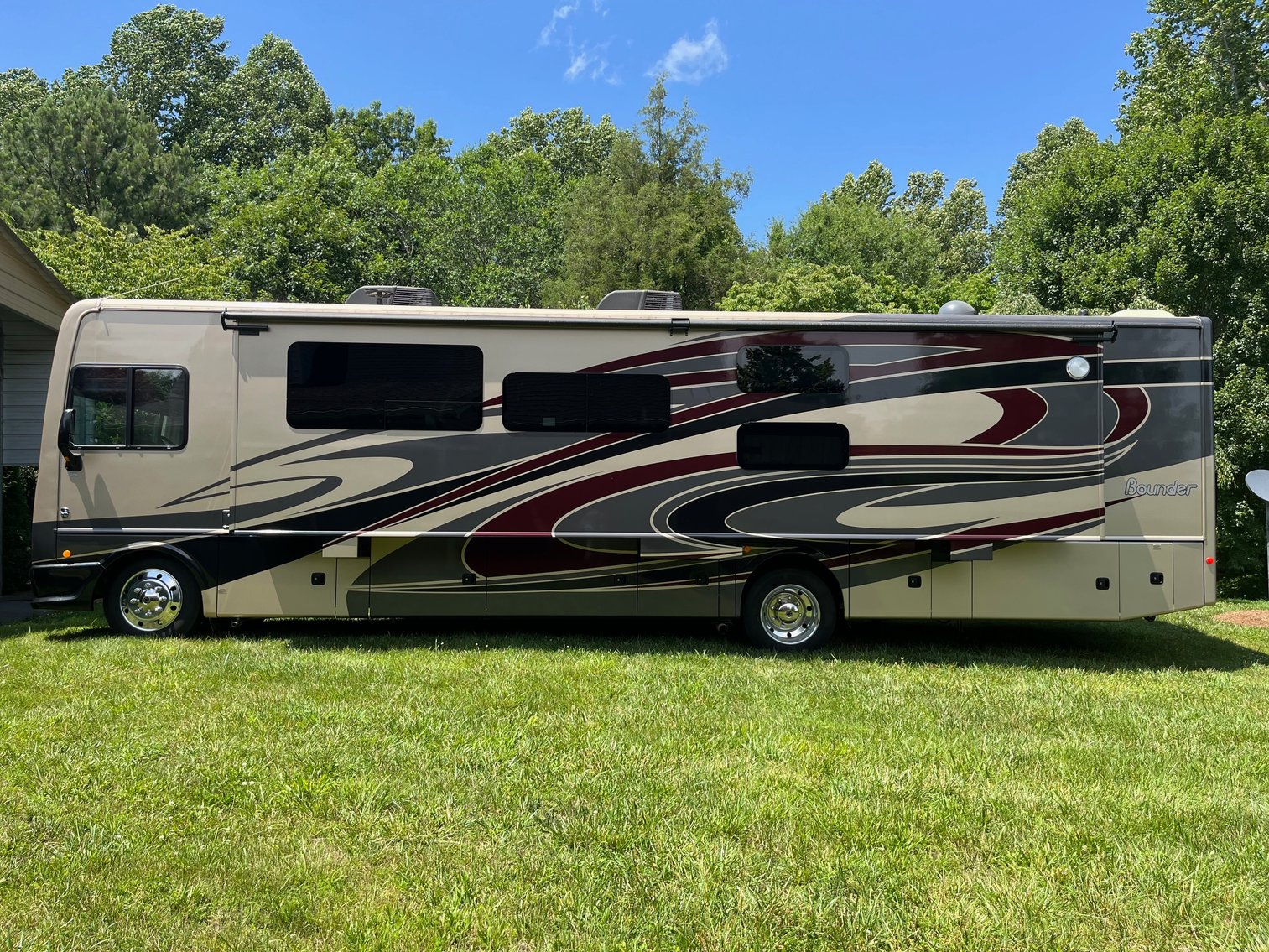 2019 Fleetwood Bounder Model 36F (39 ft long) Motorhome