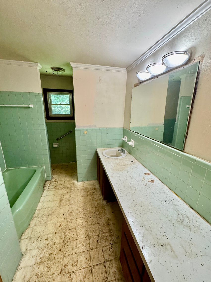 JUDICIAL AUCTION - Yadkinville, NC Brick Ranch