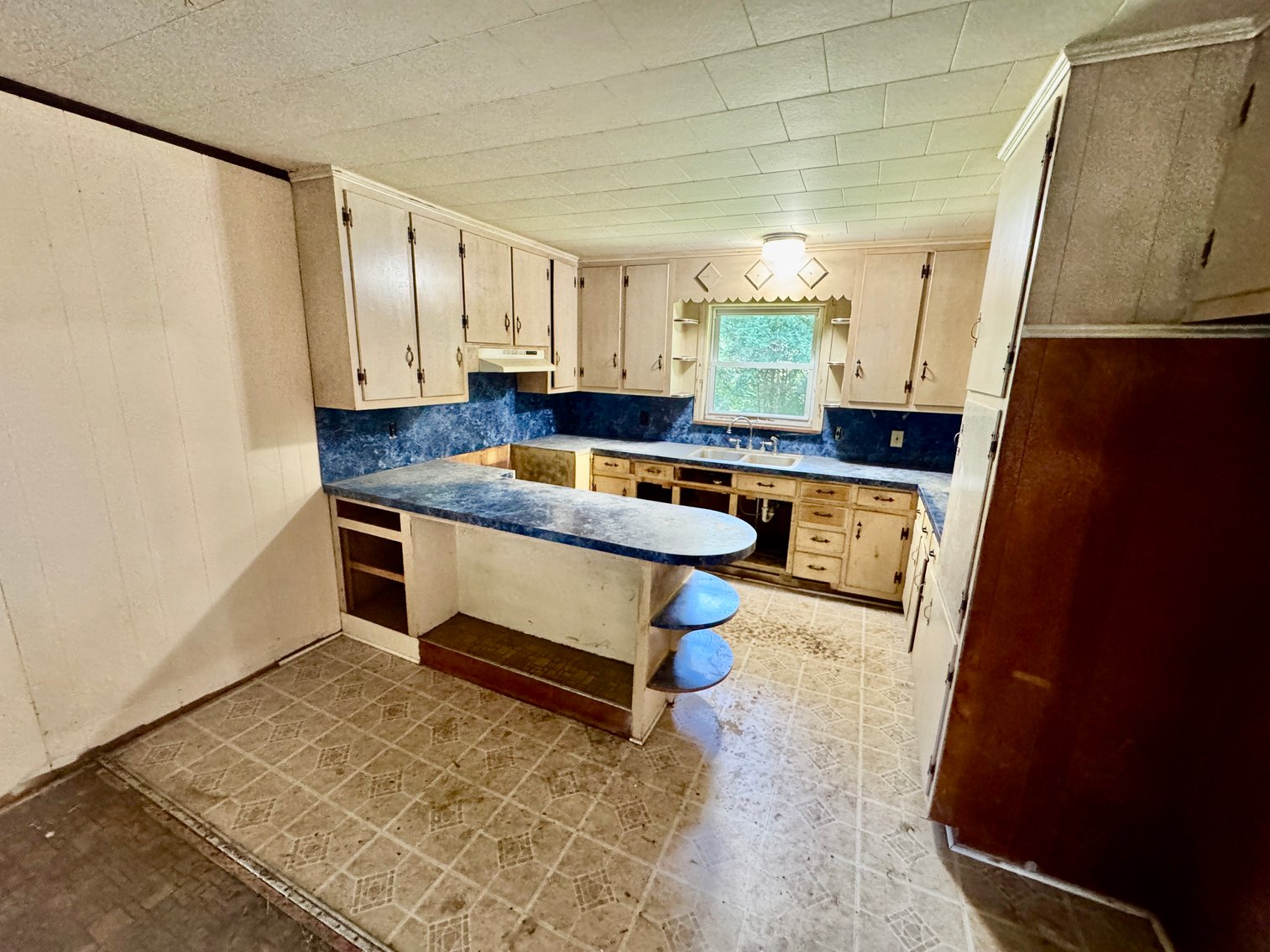 JUDICIAL AUCTION - Yadkinville, NC Brick Ranch