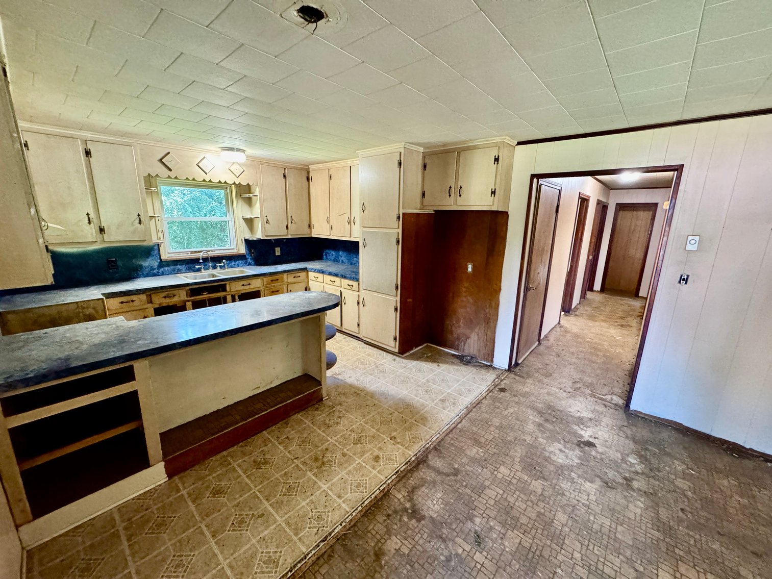 JUDICIAL AUCTION - Yadkinville, NC Brick Ranch