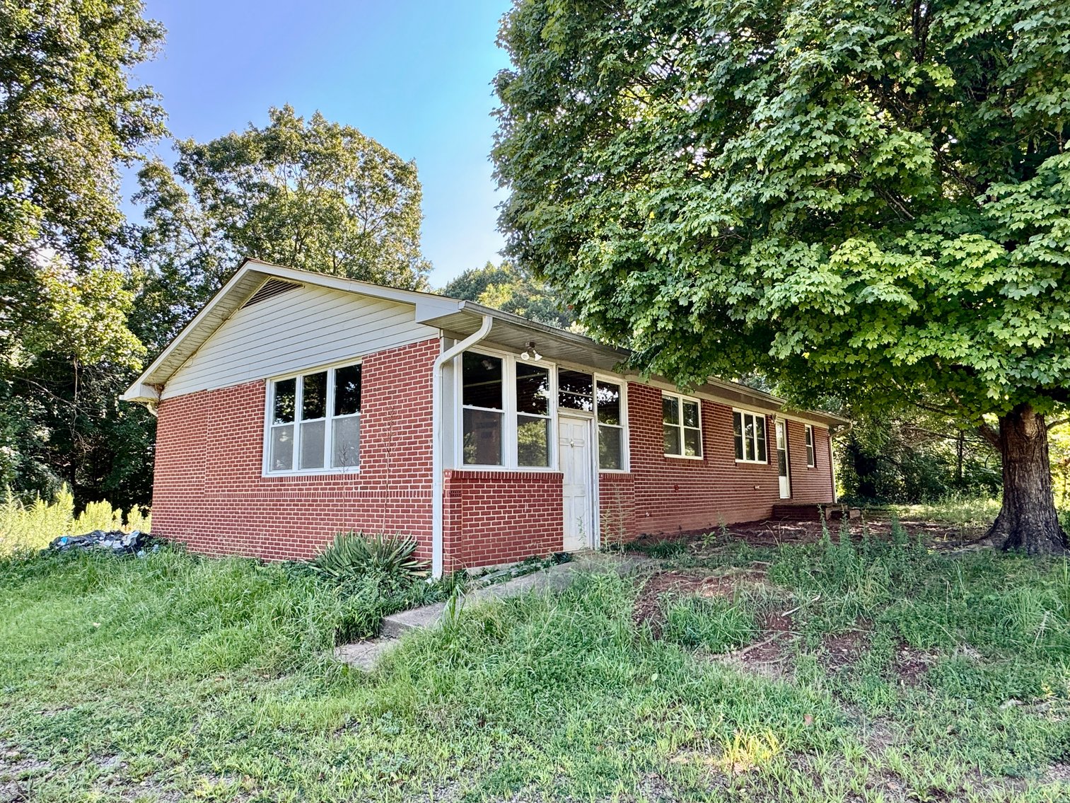 JUDICIAL AUCTION - Yadkinville, NC Brick Ranch