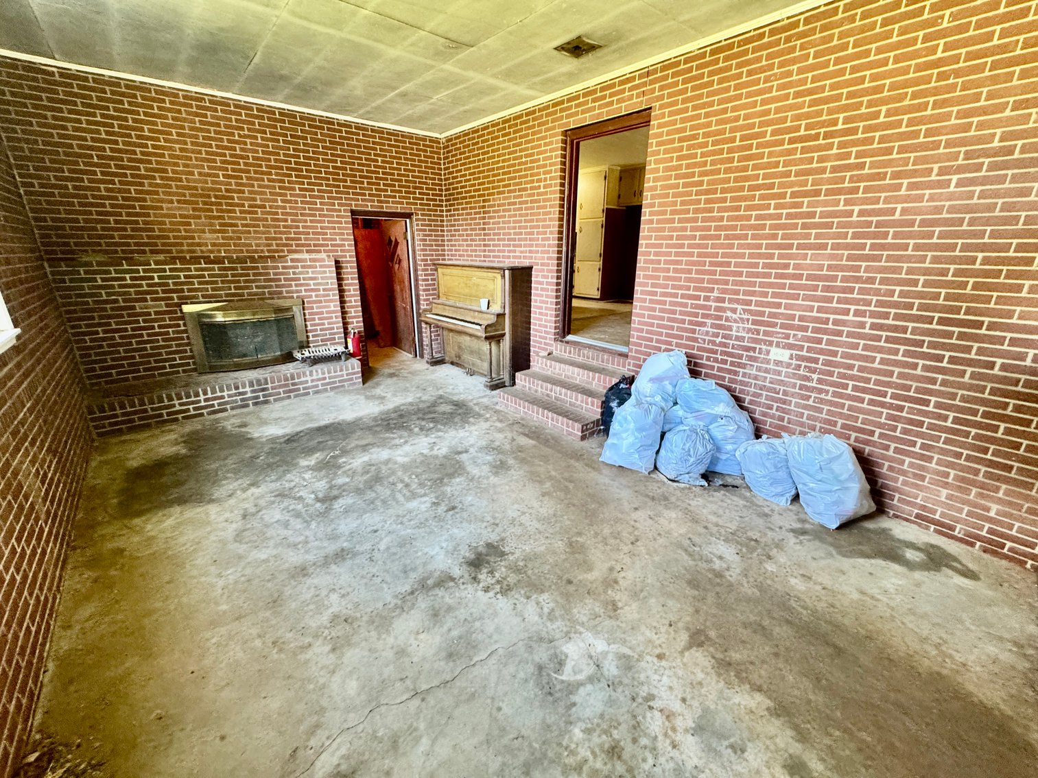 JUDICIAL AUCTION - Yadkinville, NC Brick Ranch