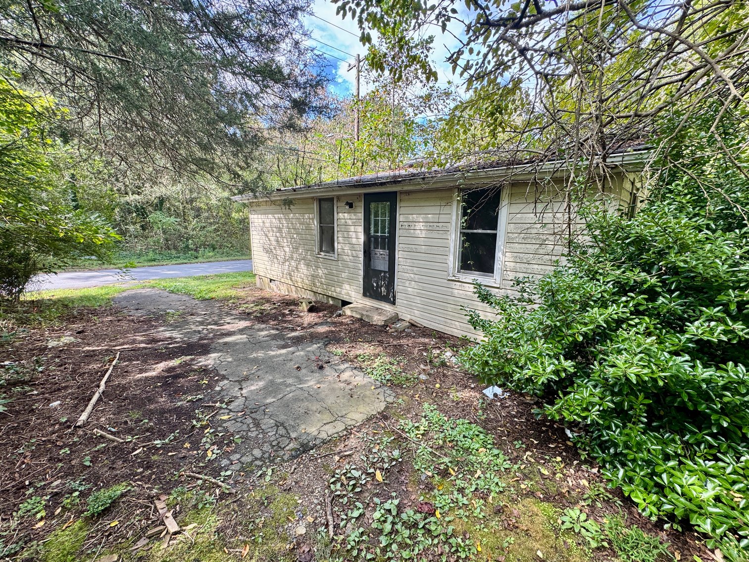 JUDICIAL AUCTION - Urban Home in Yadkinville, NC