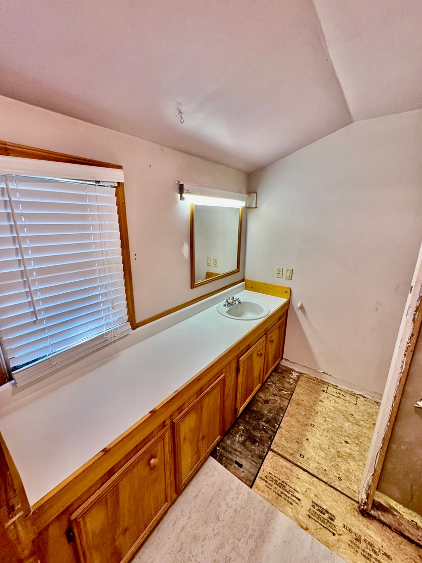 Large Home, Apartment and Acreage on Bell Farm Road, Statesville, NC