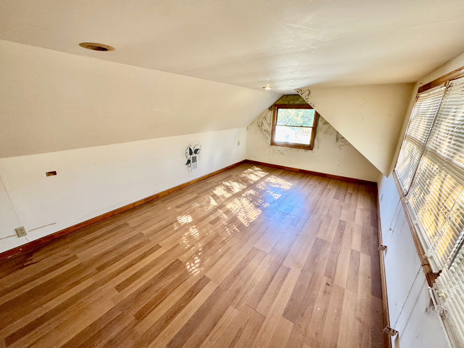 Large Home, Apartment and Acreage on Bell Farm Road, Statesville, NC