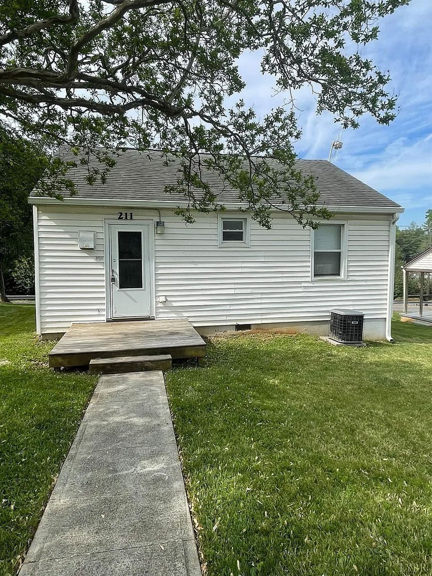 Image for 211 College Dr, Lynchburg, VA 24501
