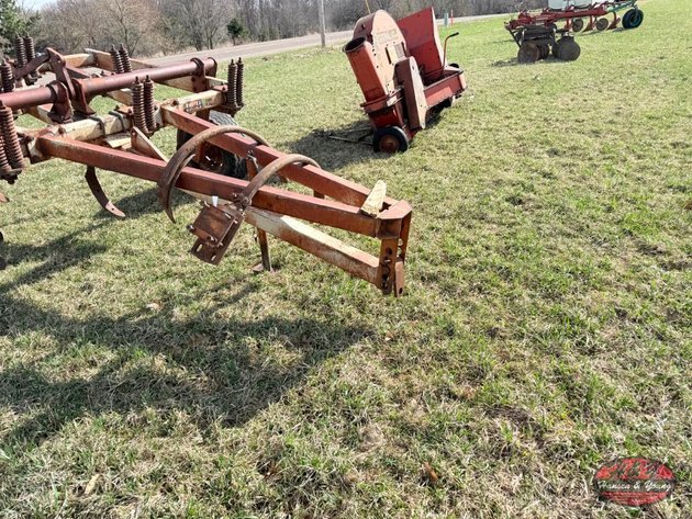 Image for 9 Shank Chisel Plow