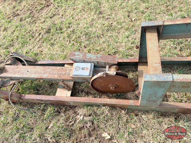 Image for Swinging Saw on Stand