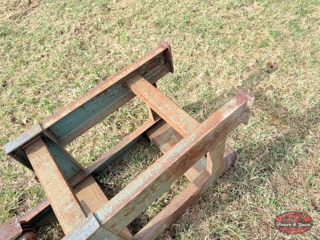 Image for Swinging Saw on Stand