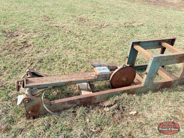 Image for Swinging Saw on Stand