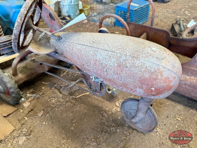 Image for Trac Vintage Pedal Tractor