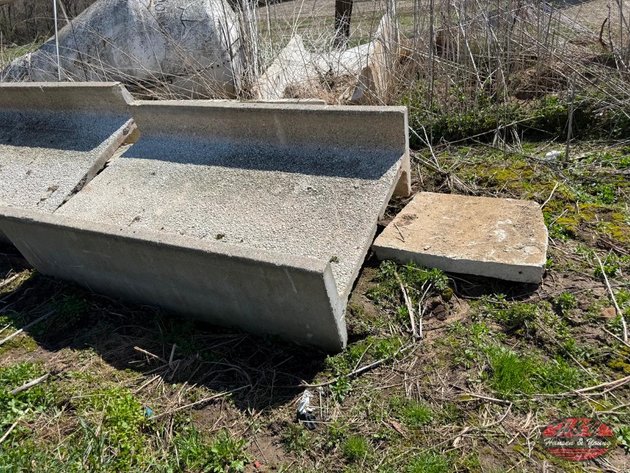 Image for Concrete H Bunk Feeders