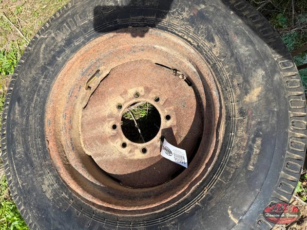 Image for 9.00-20 Tire and Rim