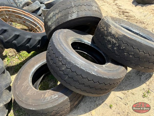 Image for (4) 425/65R22.5 Tires