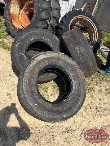 Image for (4) 425/65R22.5 Tires