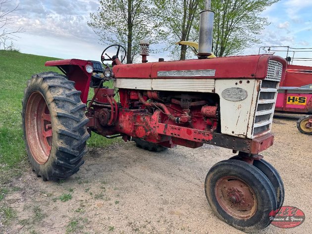 Image for International 560 Tractor