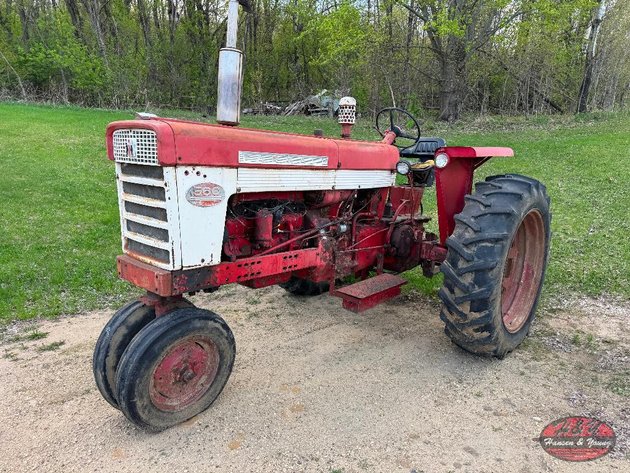 Image for International 560 Tractor
