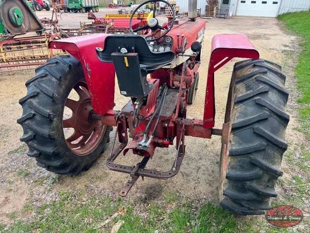 Image for International 560 Tractor