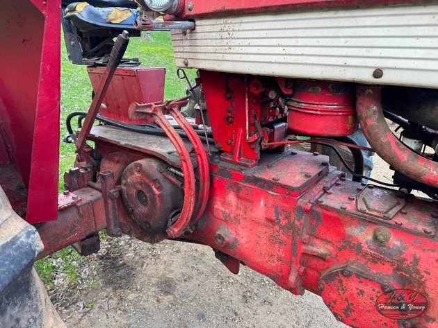 Image for International 560 Tractor