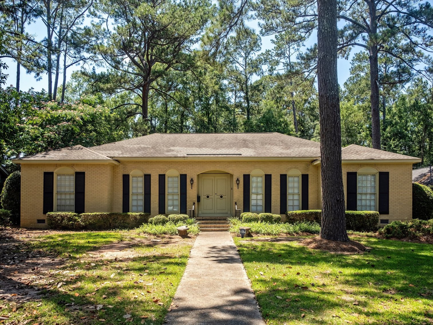 Image for Spacious 2,696 SqFt Brick Home on 0.735 Acres in Albany, GA