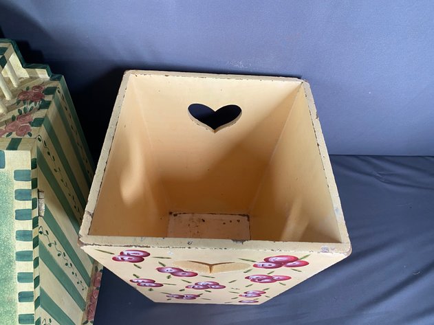 Image for Assortment of Whimsical and Hand Painted Decor and Vintage Table Lamp