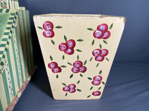 Image for Assortment of Whimsical and Hand Painted Decor and Vintage Table Lamp