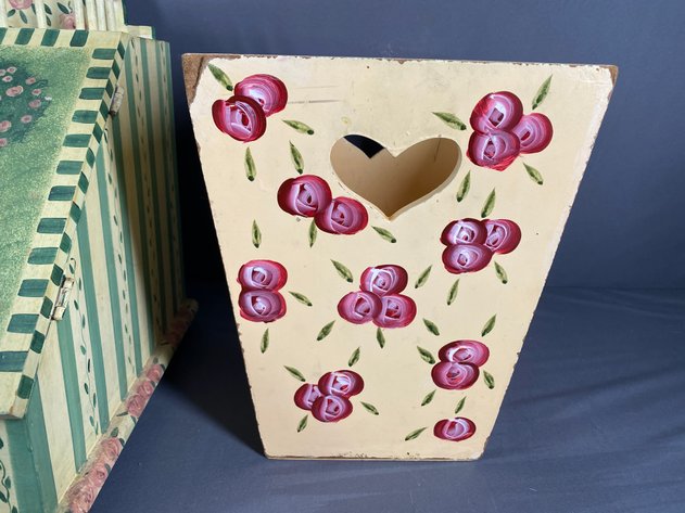 Image for Assortment of Whimsical and Hand Painted Decor and Vintage Table Lamp