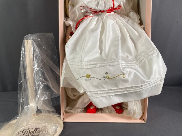 Image for Vintage Porcelain Doll by Pauline 