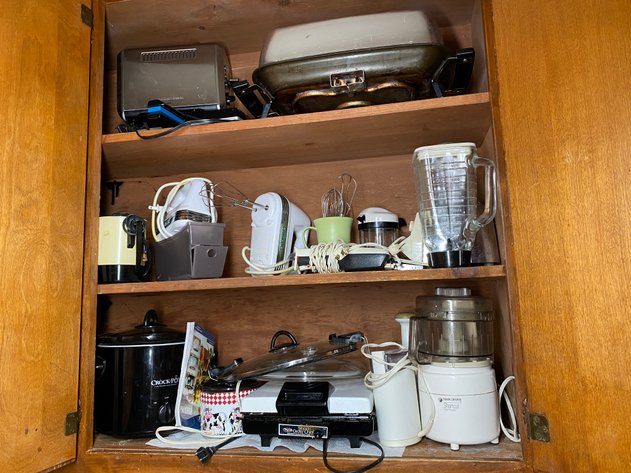 Image for Contents of Kitchen Cabinet