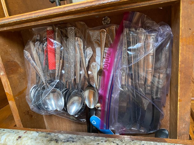Image for Contents of Kitchen Drawer