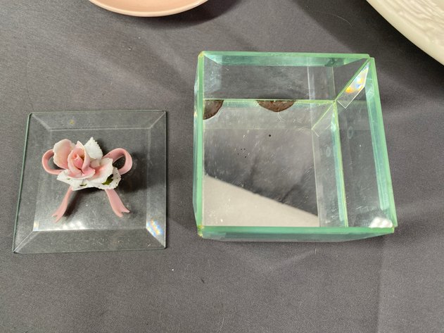 Image for Assortment of Vintage Decor