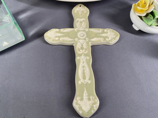 Image for Assortment of Vintage Decor