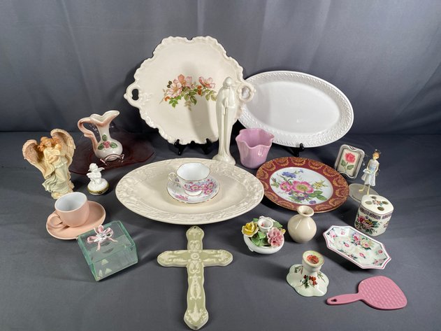 Image for Assortment of Vintage Decor