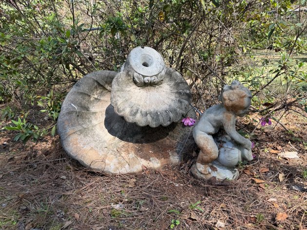 Image for Perma Flex Mold Co Concrete Bird Bath Fountain