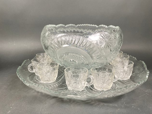 Image for Vintage L.E. Smith Pinwheel and Stars Pattern Punch Bowl Set