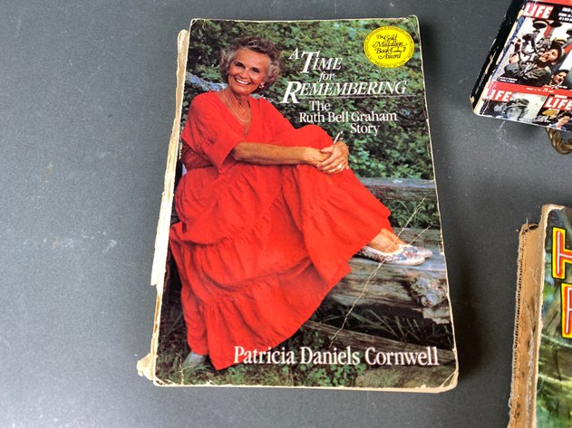 Image for Collection of (4) Vintage Books and Magazine