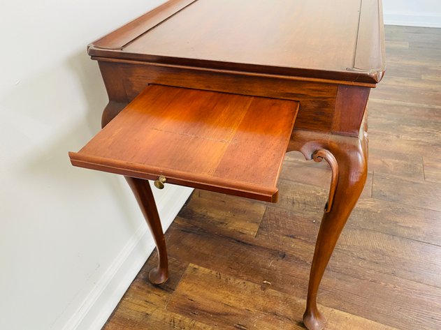 Image for Henkel Harris Queen Anne Mahagony Tea/Wine Table