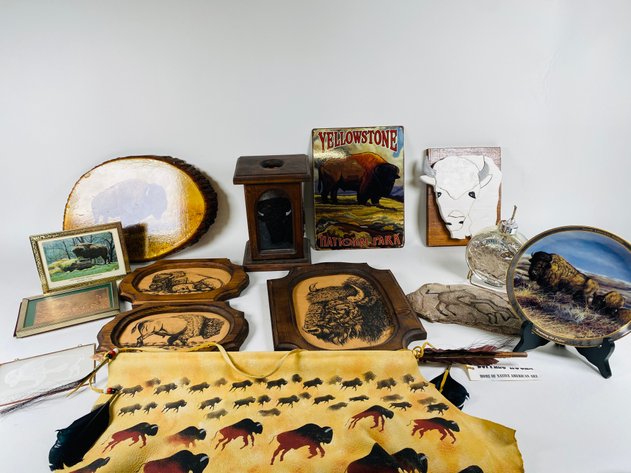Image for (14) Piece Collection of Buffalo Themed Home Decor