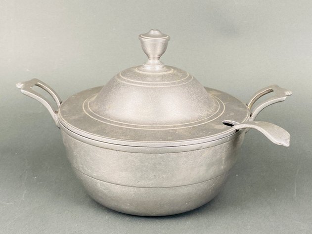 Image for Wilton Armetale Pewter Soup Tureen and (8) Soup Bowls